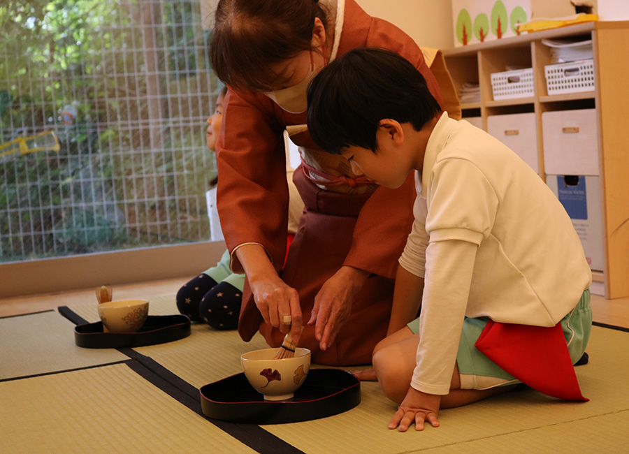 茶の湯遊びの様子